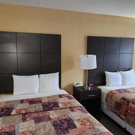Days Inn By Wyndham Charlotte Northlake Exterior photo