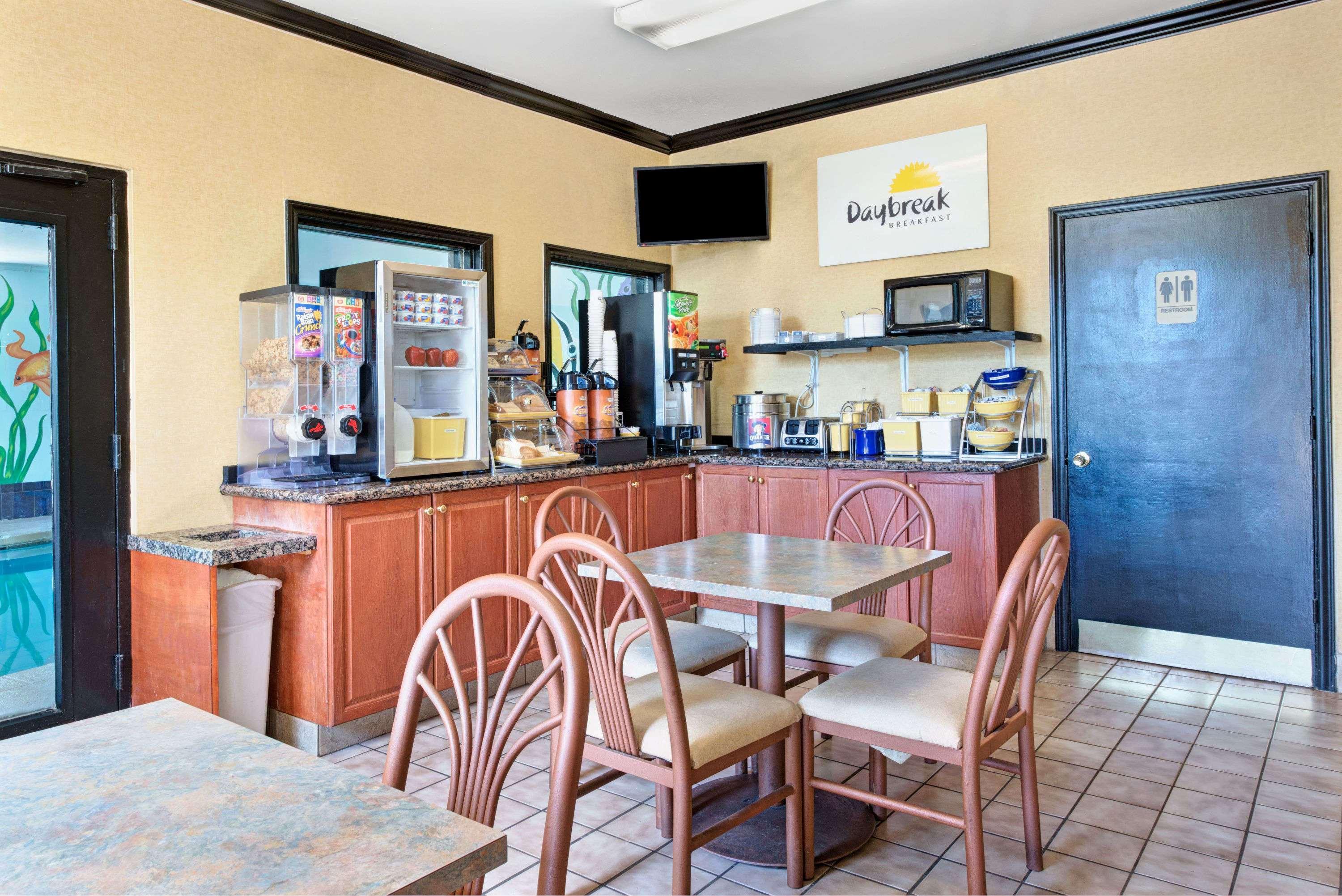 Days Inn By Wyndham Charlotte Northlake Exterior photo
