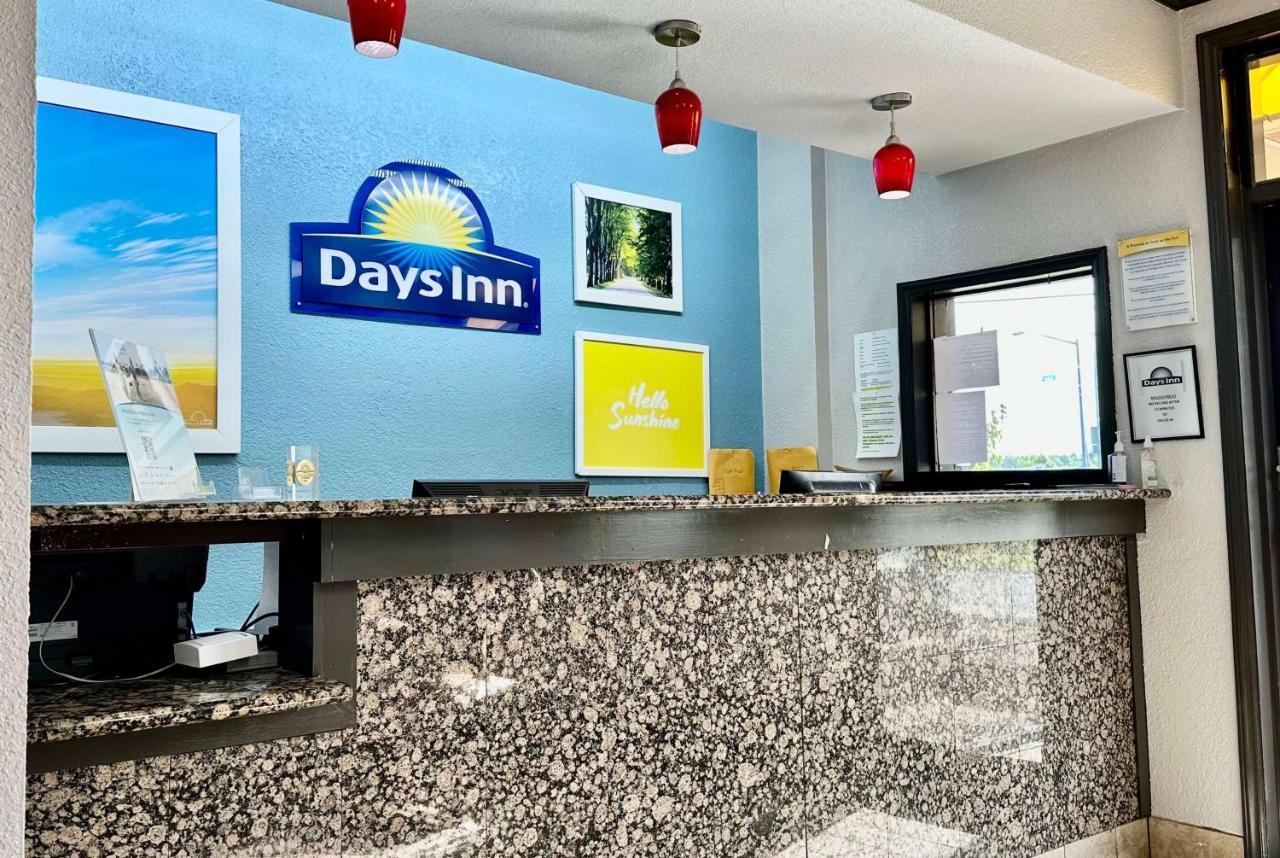 Days Inn By Wyndham Charlotte Northlake Exterior photo