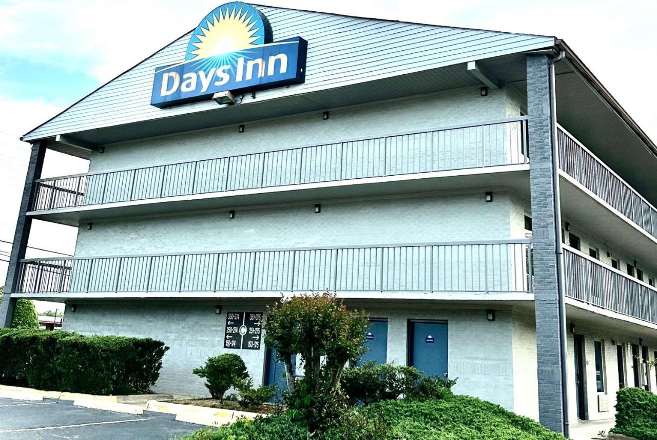 Days Inn By Wyndham Charlotte Northlake Exterior photo